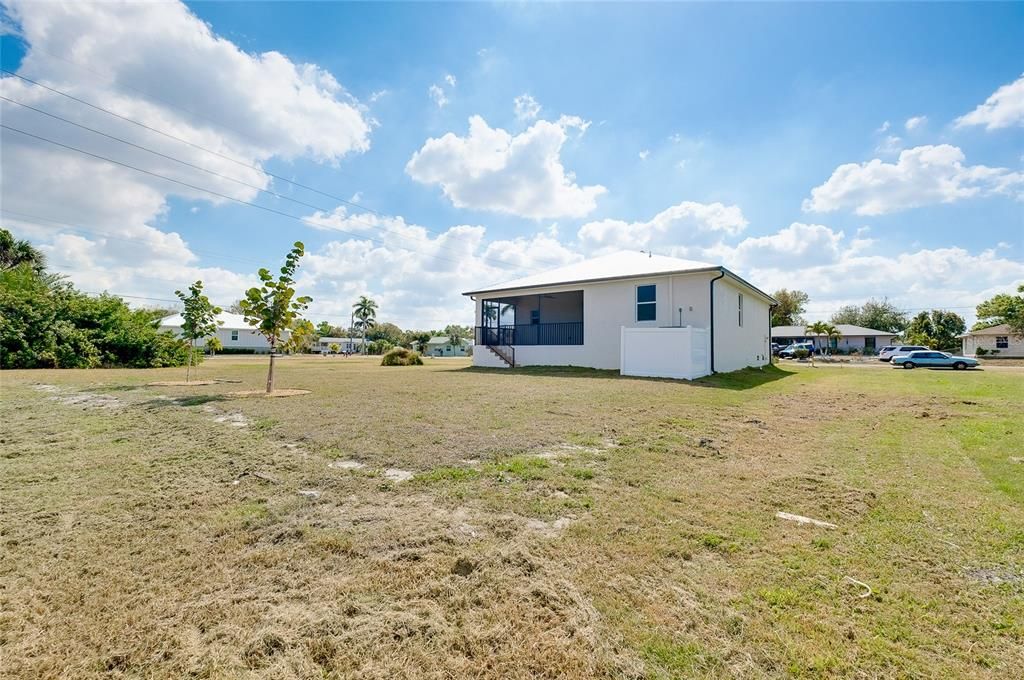 Active With Contract: $335,000 (3 beds, 2 baths, 1348 Square Feet)
