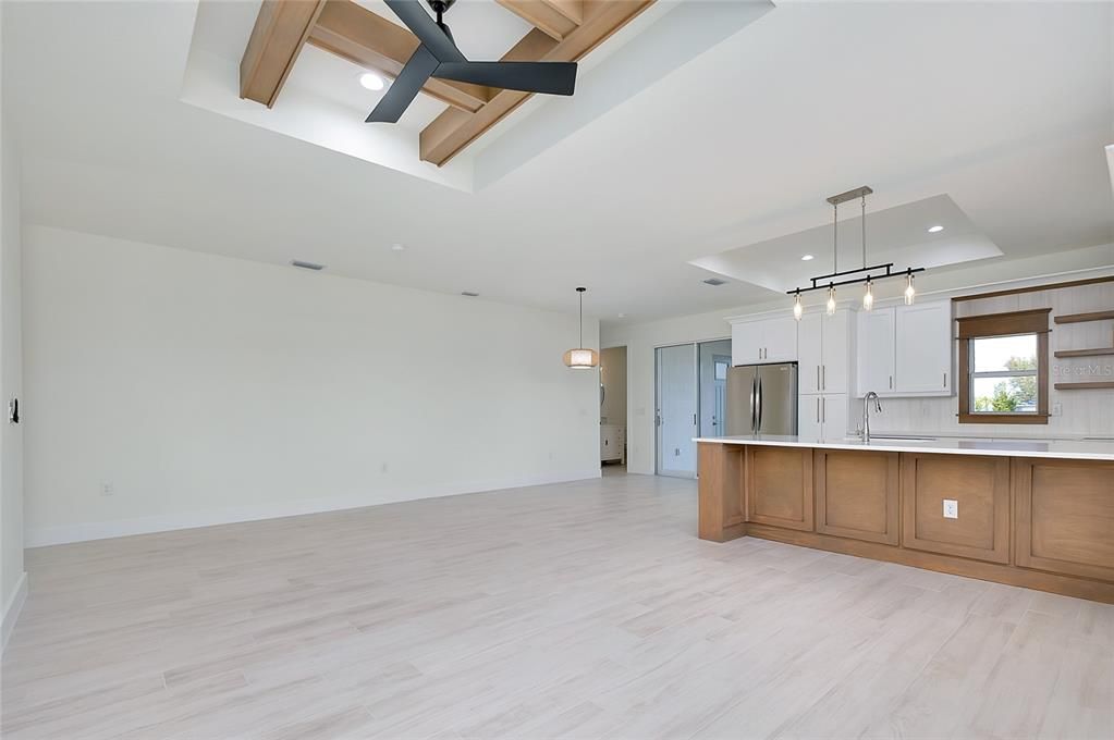 Active With Contract: $335,000 (3 beds, 2 baths, 1348 Square Feet)