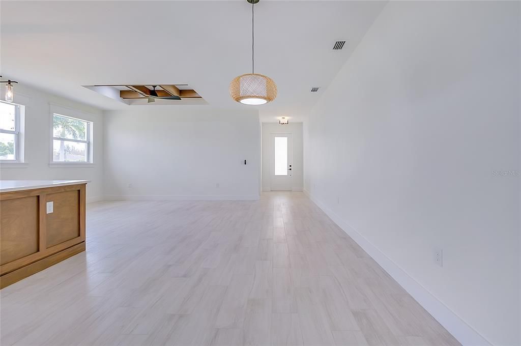 Active With Contract: $335,000 (3 beds, 2 baths, 1348 Square Feet)