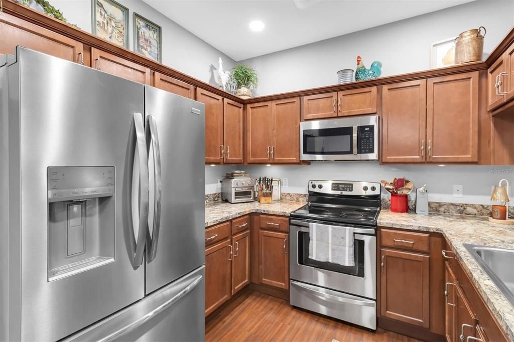 Active With Contract: $240,000 (2 beds, 2 baths, 1243 Square Feet)