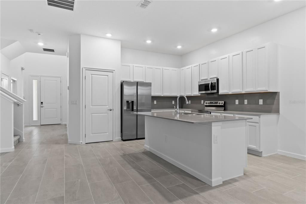 For Rent: $4,500 (5 beds, 5 baths, 3182 Square Feet)