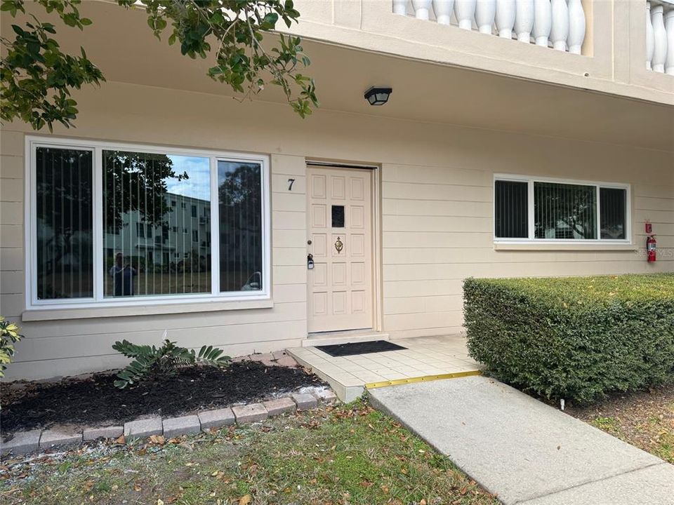 Под контрактом: $1,750 (2 спален, 2 ванн, 1340 Квадратных фут)