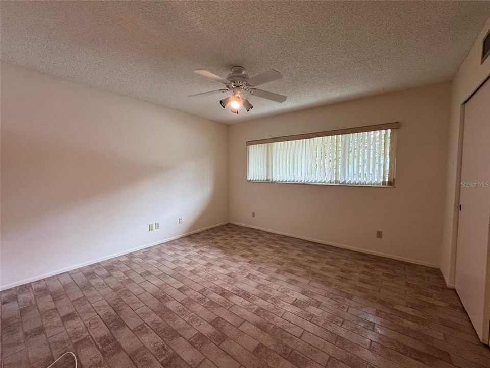 Под контрактом: $1,750 (2 спален, 2 ванн, 1340 Квадратных фут)