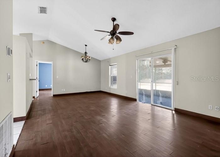 Activo con contrato: $271,600 (3 camas, 2 baños, 1312 Pies cuadrados)