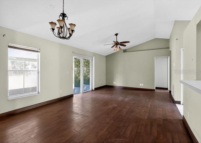 Activo con contrato: $271,600 (3 camas, 2 baños, 1312 Pies cuadrados)