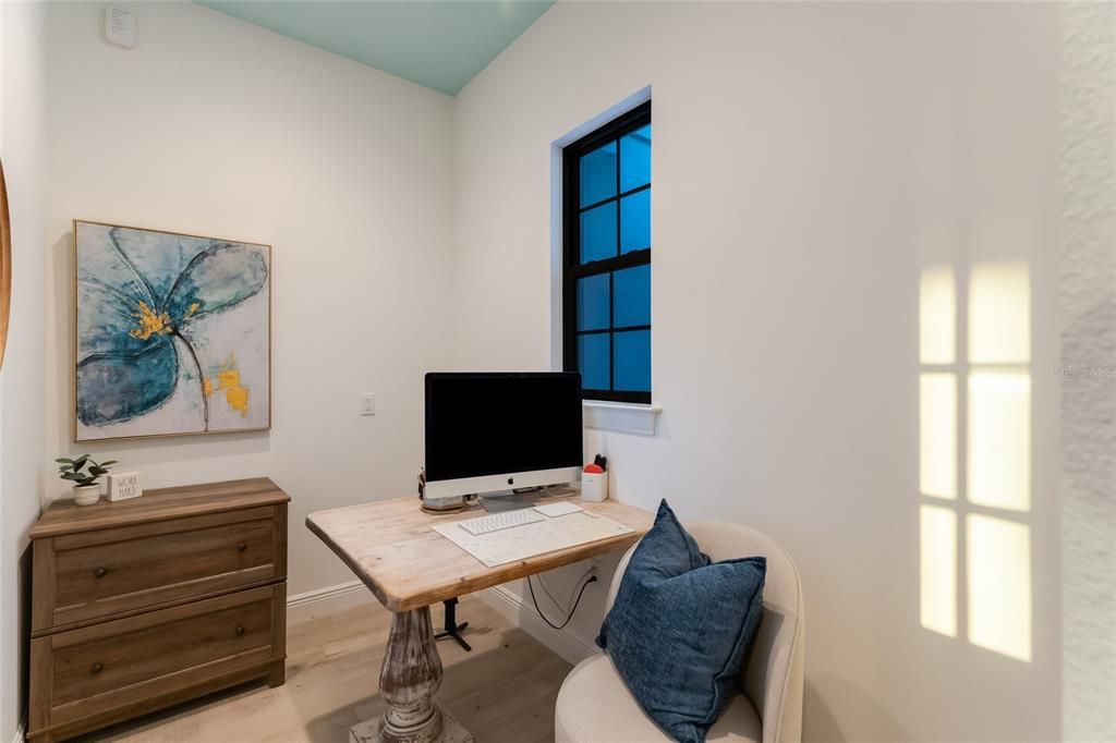Activo con contrato: $2,150,000 (3 camas, 3 baños, 3271 Pies cuadrados)