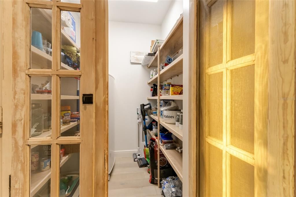 Activo con contrato: $2,150,000 (3 camas, 3 baños, 3271 Pies cuadrados)