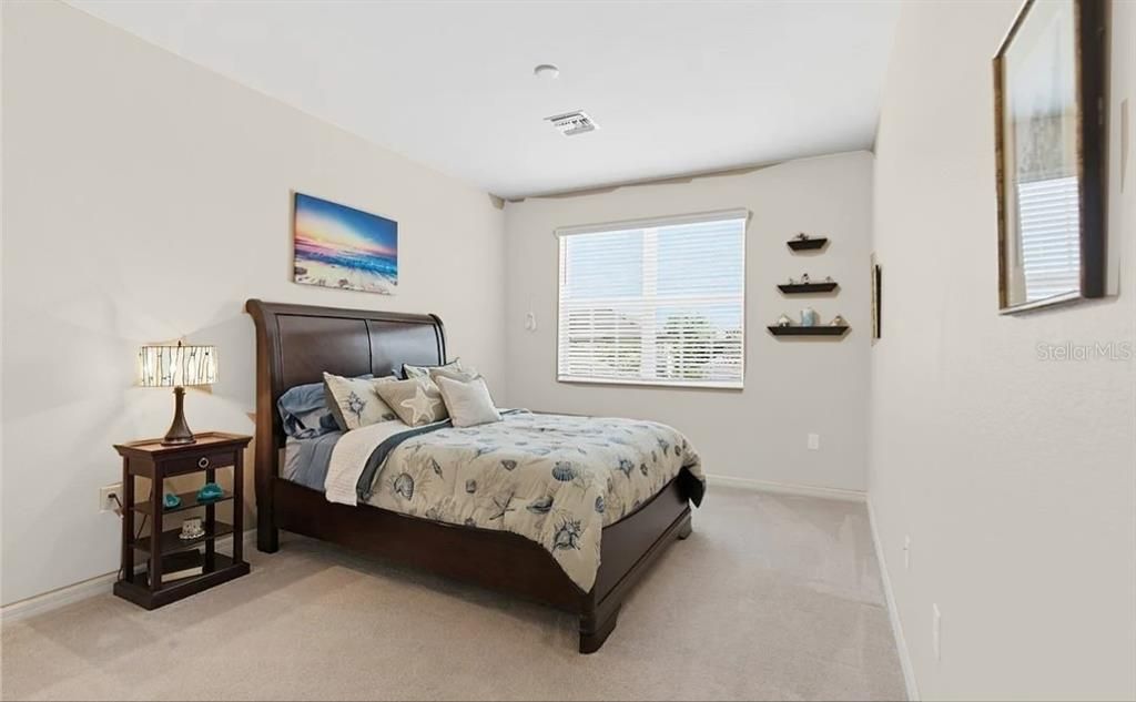 Activo con contrato: $480,000 (3 camas, 2 baños, 2222 Pies cuadrados)