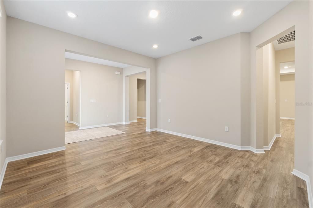 For Sale: $770,000 (4 beds, 4 baths, 4482 Square Feet)