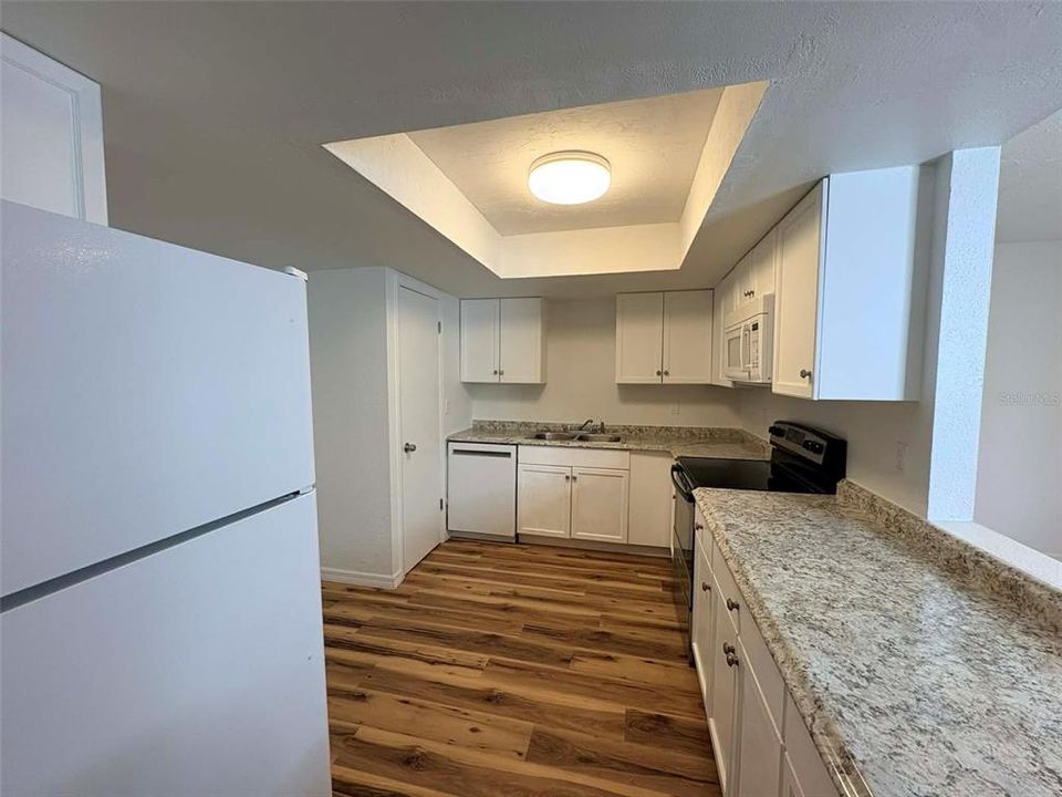 На продажу: $129,900 (2 спален, 2 ванн, 922 Квадратных фут)