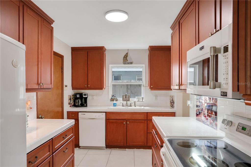 For Sale: $389,900 (3 beds, 2 baths, 1938 Square Feet)