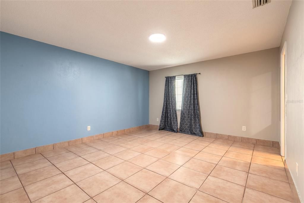 For Sale: $389,900 (3 beds, 2 baths, 1938 Square Feet)