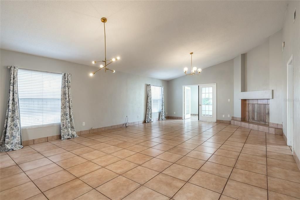 For Sale: $389,900 (3 beds, 2 baths, 1938 Square Feet)