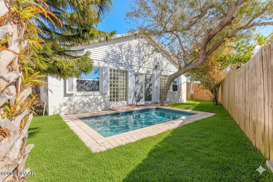 For Sale: $389,900 (3 beds, 2 baths, 1938 Square Feet)