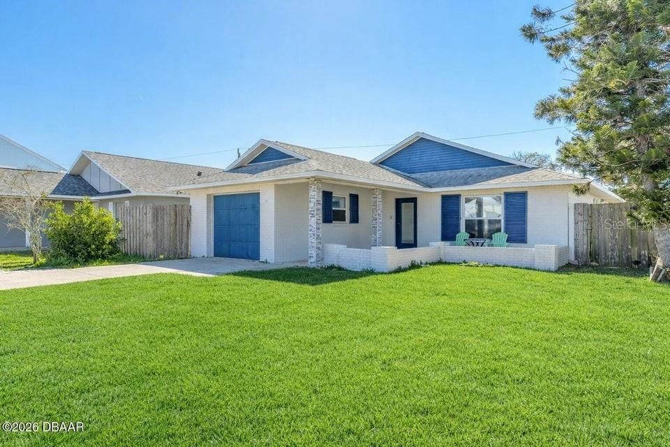 For Sale: $389,900 (3 beds, 2 baths, 1938 Square Feet)