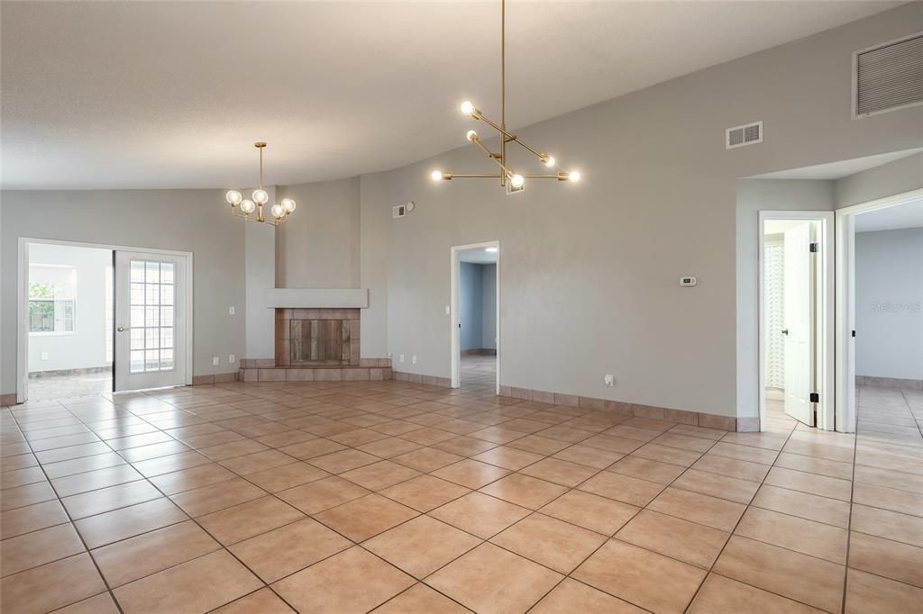 For Sale: $389,900 (3 beds, 2 baths, 1938 Square Feet)