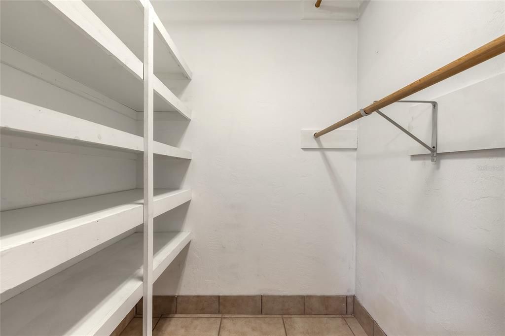 For Sale: $389,900 (3 beds, 2 baths, 1938 Square Feet)