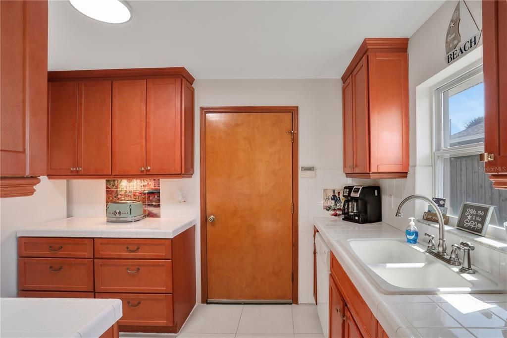 For Sale: $389,900 (3 beds, 2 baths, 1938 Square Feet)