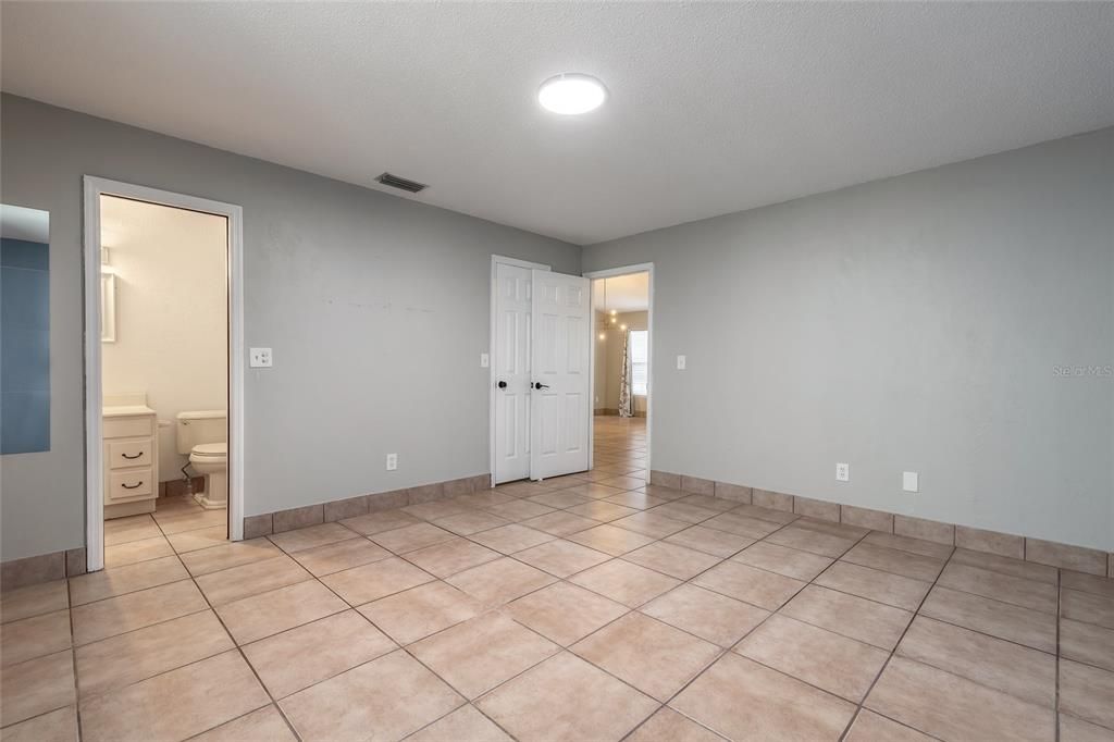 For Sale: $389,900 (3 beds, 2 baths, 1938 Square Feet)