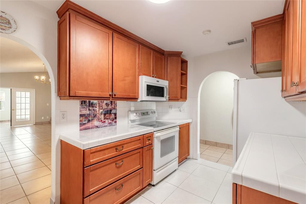 For Sale: $389,900 (3 beds, 2 baths, 1938 Square Feet)