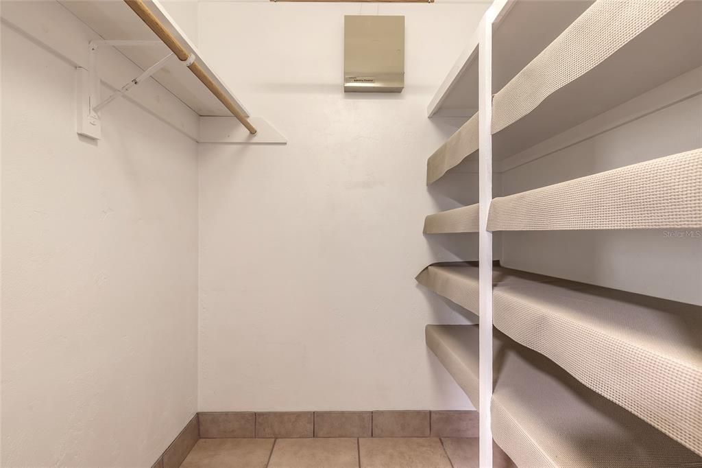 For Sale: $389,900 (3 beds, 2 baths, 1938 Square Feet)