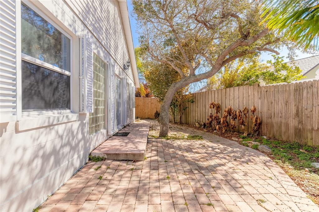 For Sale: $389,900 (3 beds, 2 baths, 1938 Square Feet)