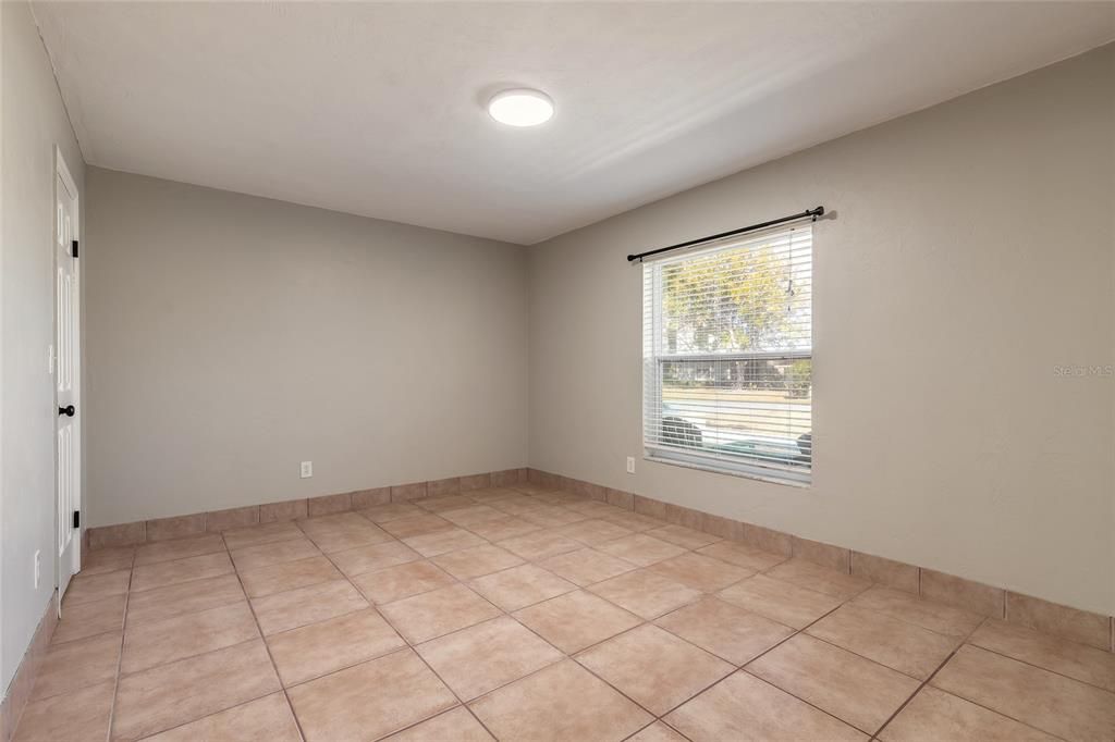 For Sale: $389,900 (3 beds, 2 baths, 1938 Square Feet)