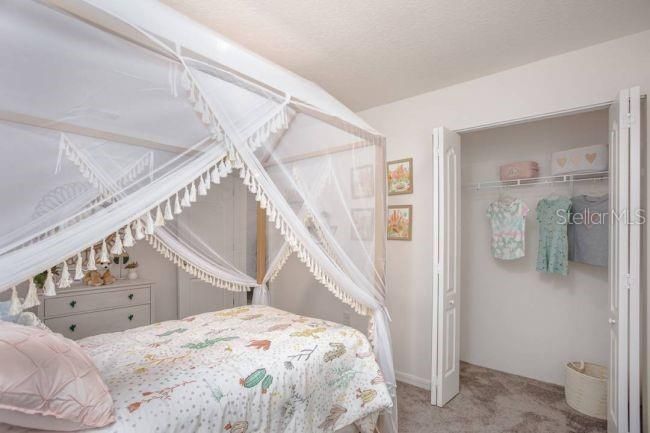 Activo con contrato: $294,900 (4 camas, 2 baños, 1876 Pies cuadrados)