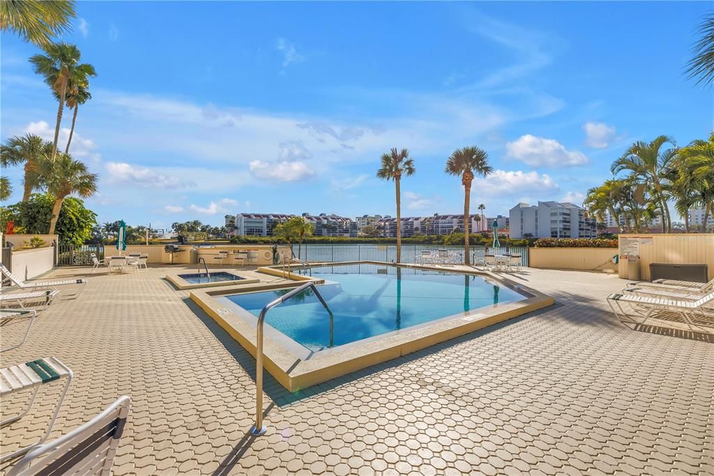 Activo con contrato: $197,900 (2 camas, 2 baños, 1230 Pies cuadrados)