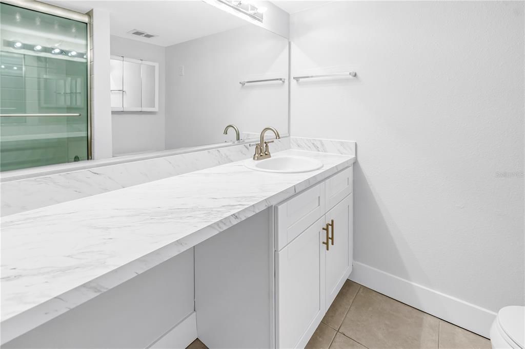 Activo con contrato: $197,900 (2 camas, 2 baños, 1230 Pies cuadrados)