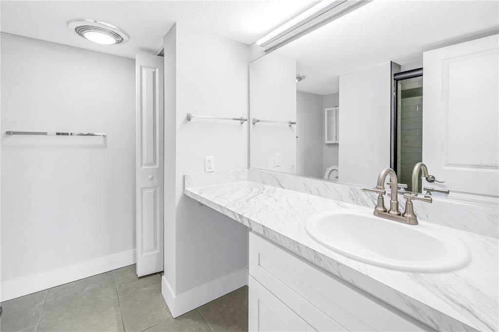 Activo con contrato: $197,900 (2 camas, 2 baños, 1230 Pies cuadrados)