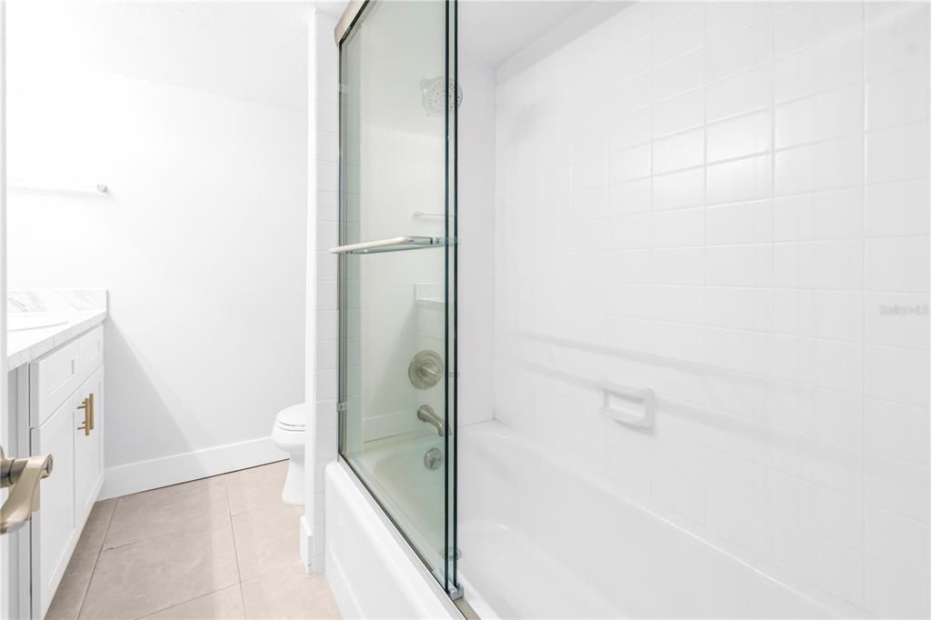 Activo con contrato: $197,900 (2 camas, 2 baños, 1230 Pies cuadrados)