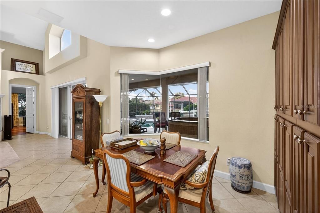 En Venta: $1,365,000 (5 camas, 4 baños, 3842 Pies cuadrados)