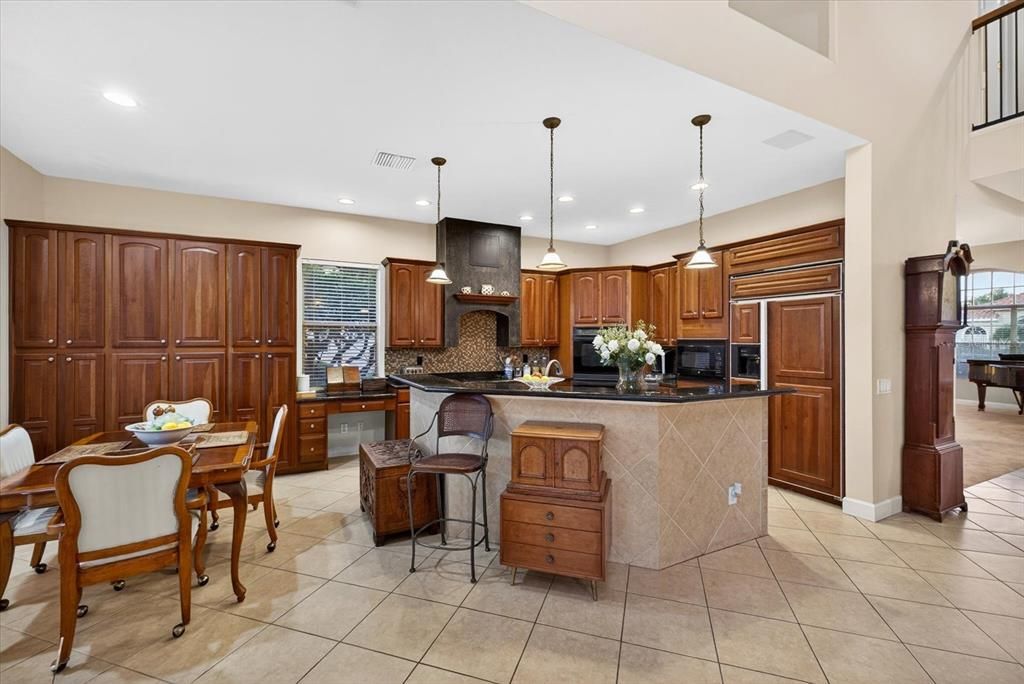 En Venta: $1,365,000 (5 camas, 4 baños, 3842 Pies cuadrados)