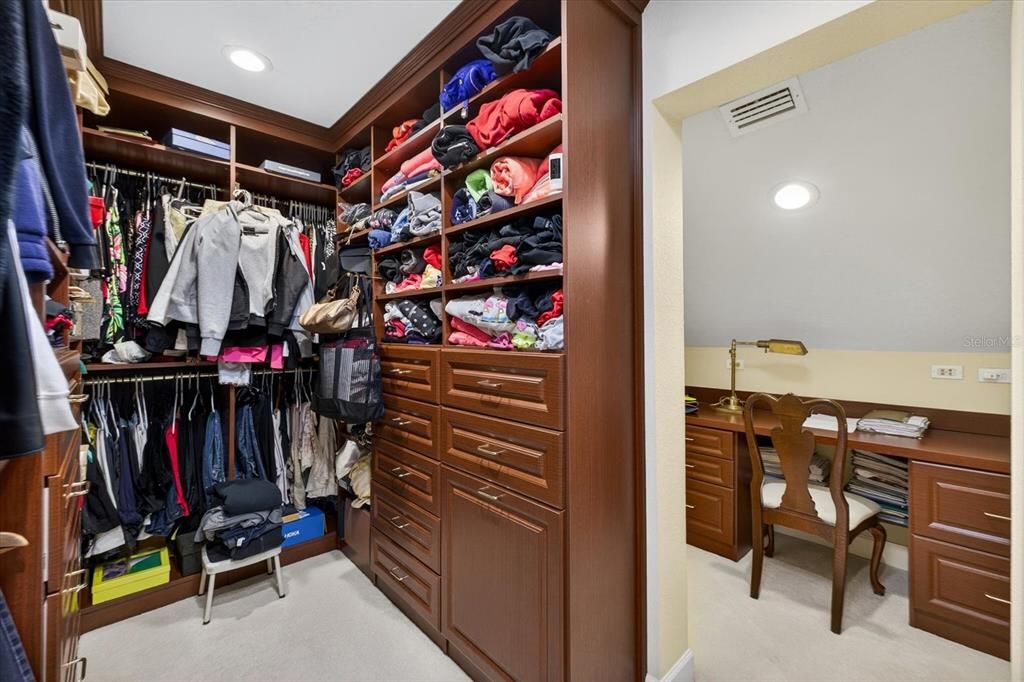 En Venta: $1,365,000 (5 camas, 4 baños, 3842 Pies cuadrados)