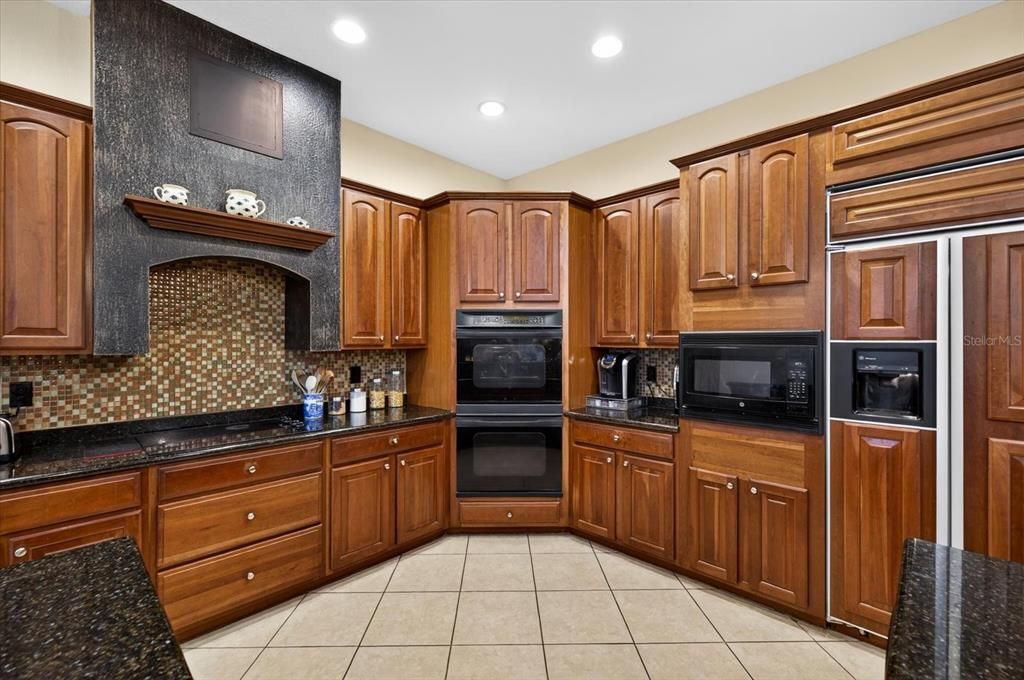 En Venta: $1,365,000 (5 camas, 4 baños, 3842 Pies cuadrados)