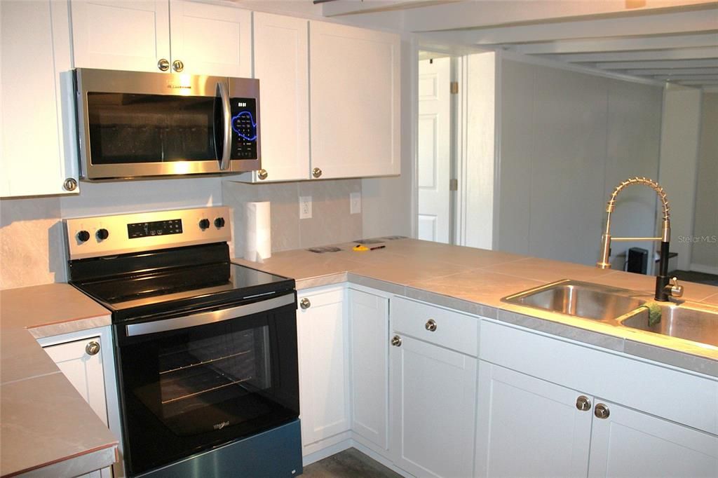 待售: $99,900 (2 贝兹, 2 浴室, 972 平方英尺)