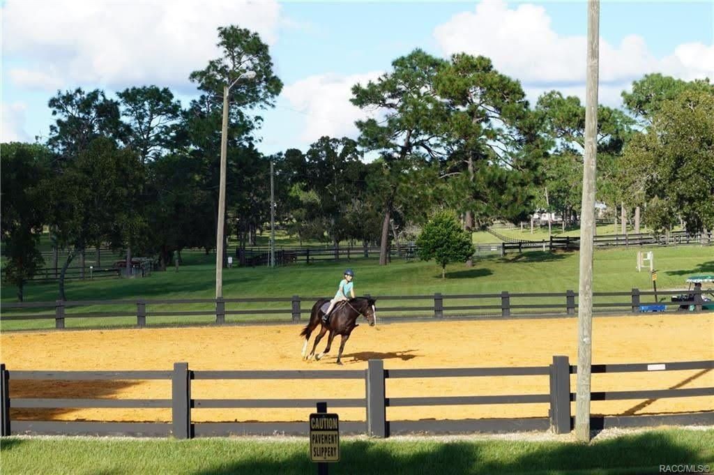 En Venta: $299,000 (5.92 acres)