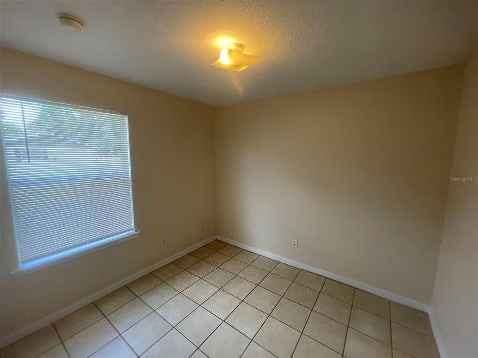For Rent: $1,400 (3 beds, 1 baths, 900 Square Feet)