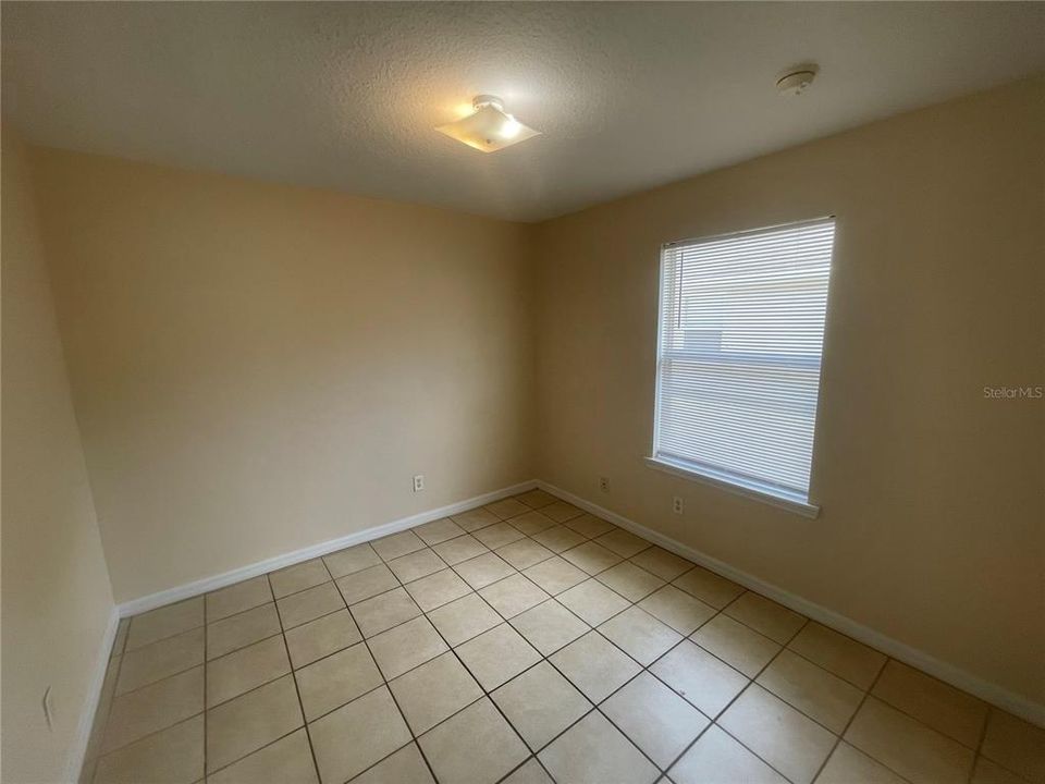 For Rent: $1,400 (3 beds, 1 baths, 900 Square Feet)