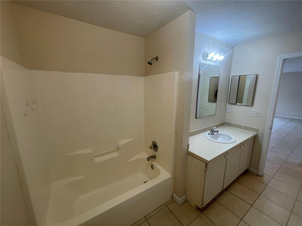 For Rent: $1,400 (3 beds, 1 baths, 900 Square Feet)
