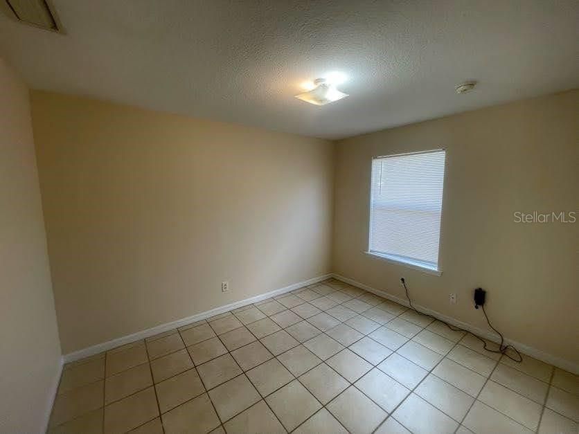 For Rent: $1,400 (3 beds, 1 baths, 900 Square Feet)