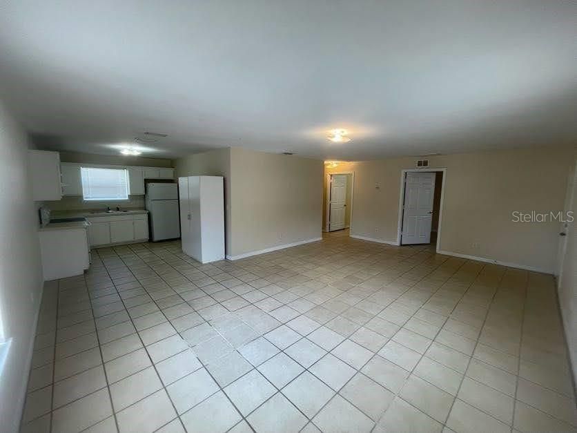 For Rent: $1,400 (3 beds, 1 baths, 900 Square Feet)