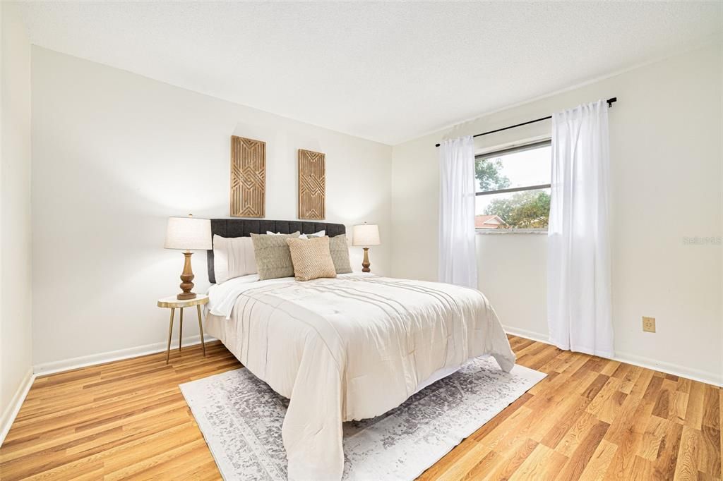 Activo con contrato: $650,000 (4 camas, 2 baños, 2117 Pies cuadrados)