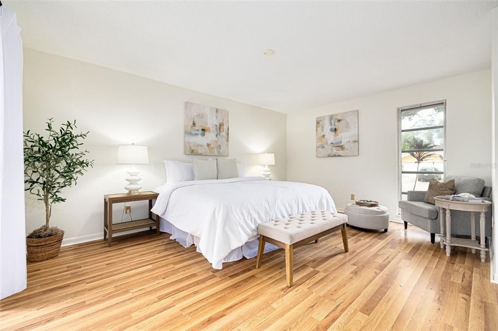 Activo con contrato: $650,000 (4 camas, 2 baños, 2117 Pies cuadrados)