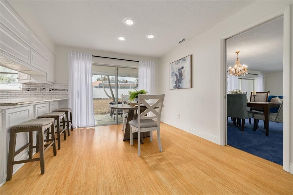Activo con contrato: $650,000 (4 camas, 2 baños, 2117 Pies cuadrados)