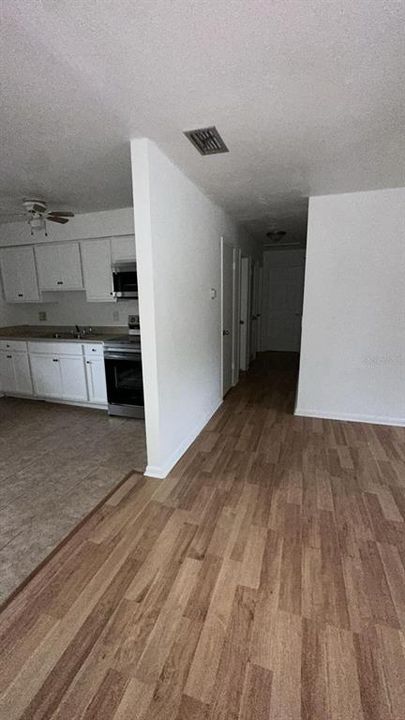 В аренду: $1,700 (3 спален, 1 ванн, 950 Квадратных фут)