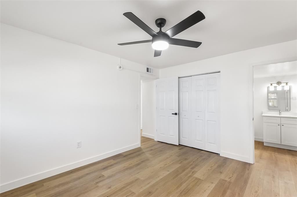 Activo con contrato: $1,625 (2 camas, 2 baños, 960 Pies cuadrados)