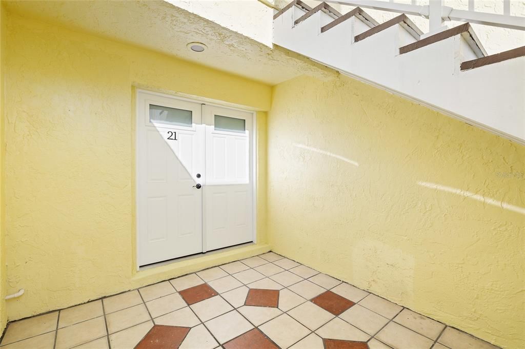 На продажу: $299,990 (2 спален, 2 ванн, 1040 Квадратных фут)