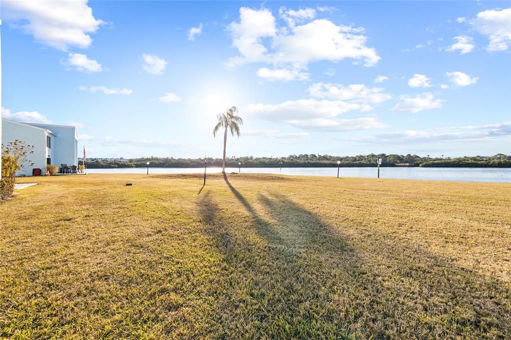 На продажу: $299,990 (2 спален, 2 ванн, 1040 Квадратных фут)